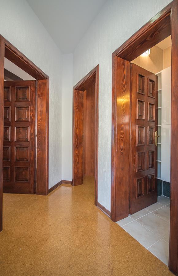 Apartment Kiwi โกตอร์ ภายนอก รูปภาพ