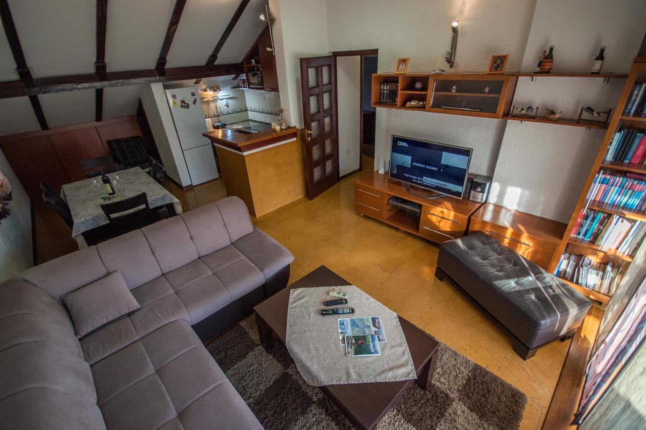 Apartment Kiwi โกตอร์ ภายนอก รูปภาพ